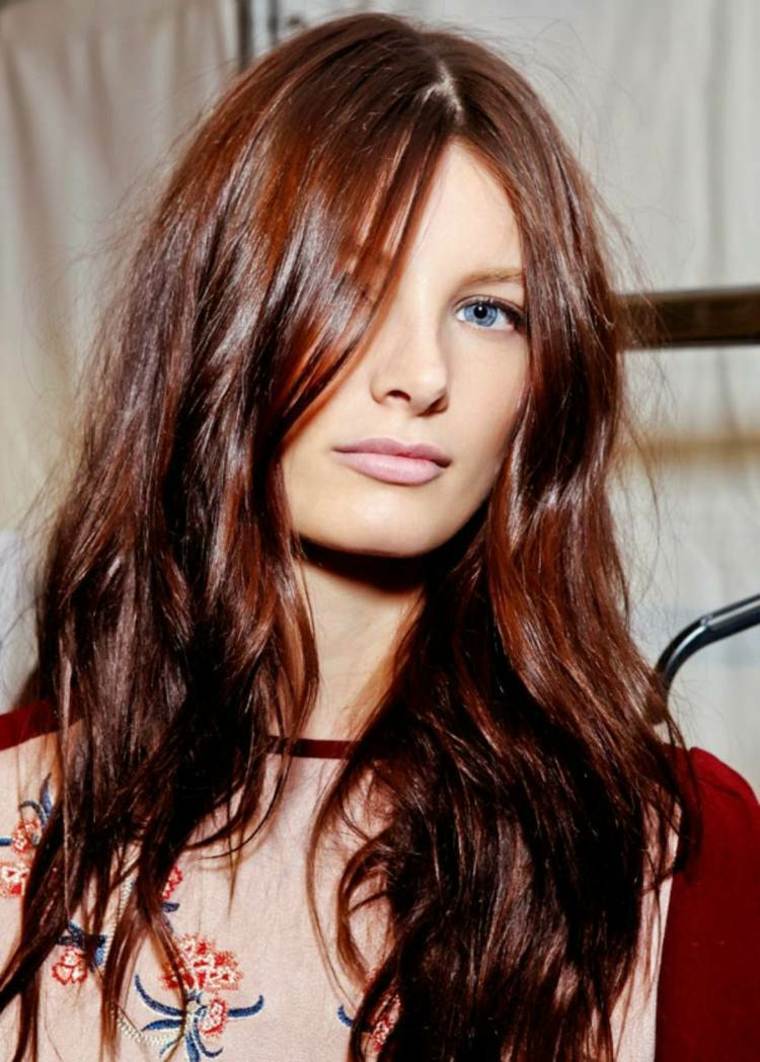 Couleur a la mode cheveux, je tente la tendance de la saison