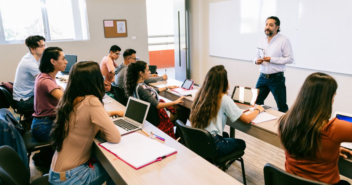 école de communication salle ecole master